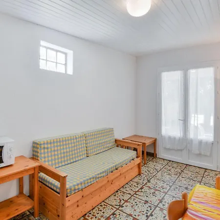 Inviting Holiday In Saint-savinien With Jacuzzi Casa de Férias *