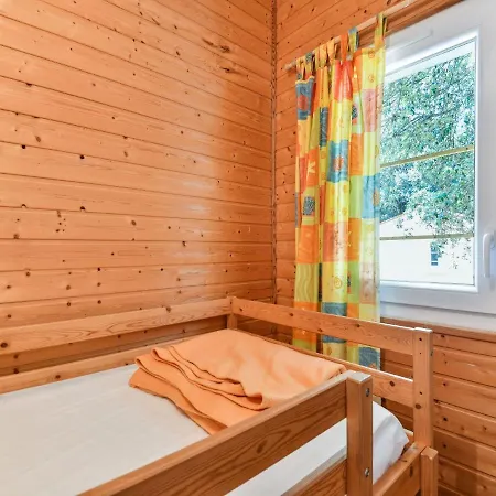 Casa de Férias Inviting Holiday In Saint-savinien With Jacuzzi Saint-Savinien