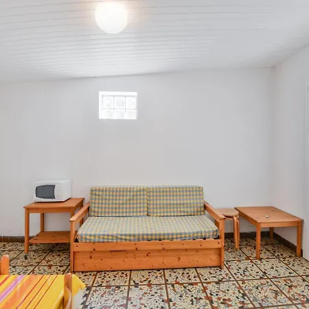 Inviting Holiday In Saint-savinien With Jacuzzi Casa de Férias *