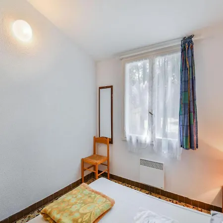 Inviting Holiday In Saint-savinien With Jacuzzi Casa de Férias *
