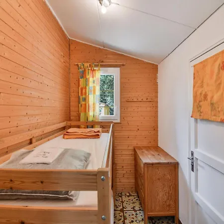 Casa de Férias Inviting Holiday In Saint-savinien With Jacuzzi Saint-Savinien